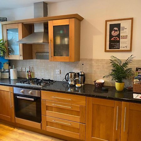 True Colours Apartment In Central Location Bangor  Dış mekan fotoğraf